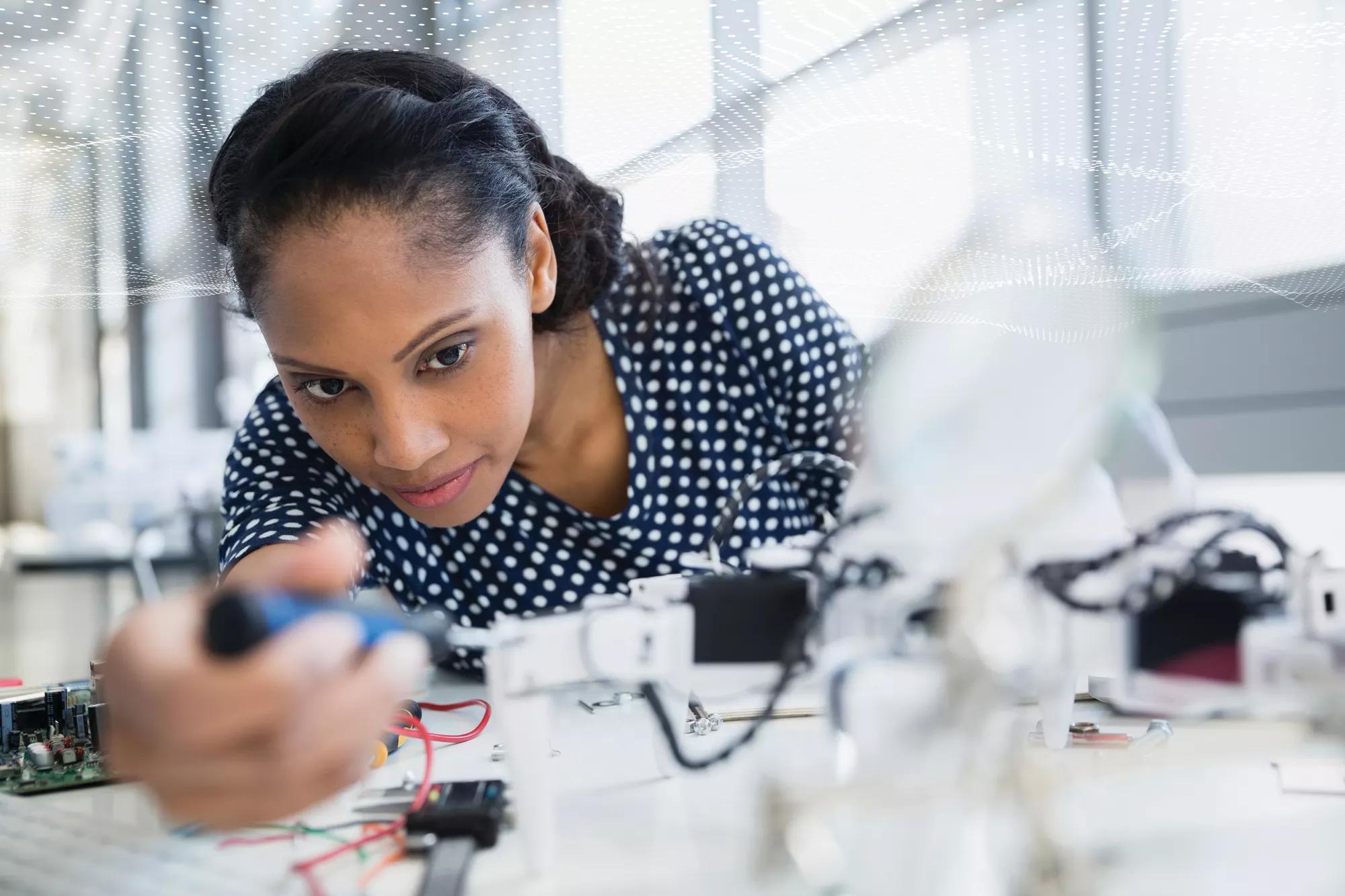 SecTech_2022_WomanWorkingOnTech_AdobeStock_434381958_Dot
