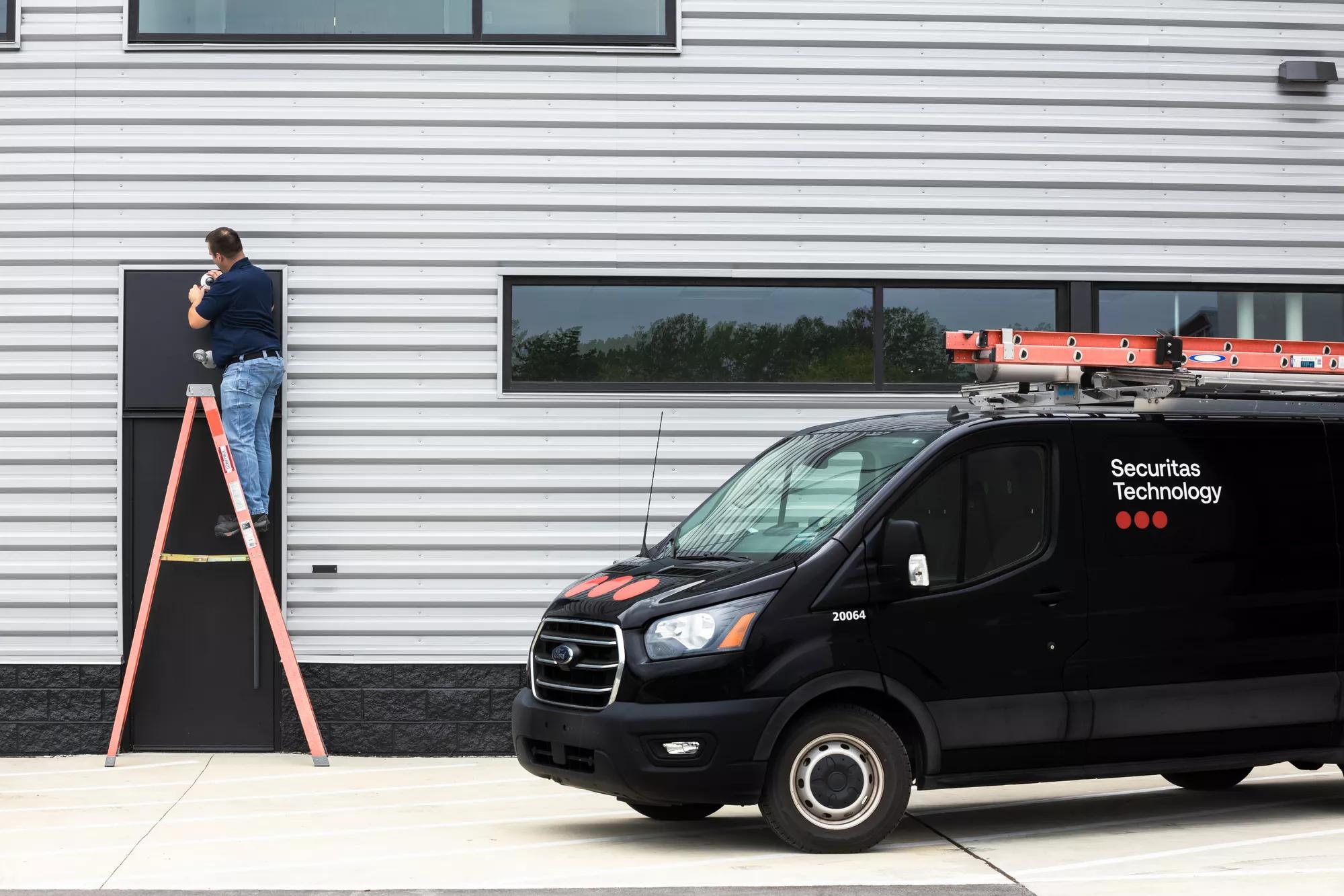SecTech_2023_US x RLL_Tech Working with Van-2480