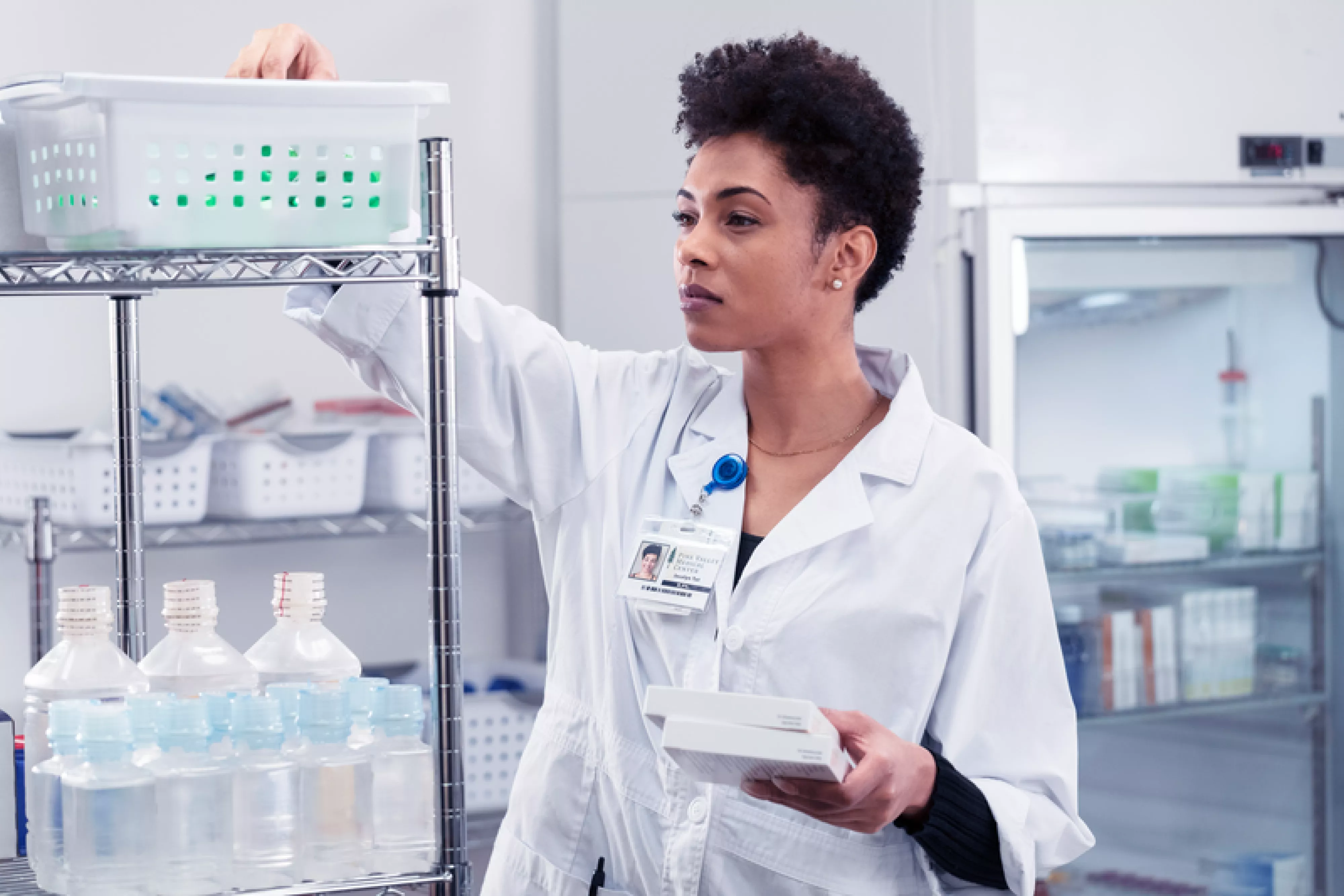 2019_ACNA-EM-LS-AST_t15e_pharmacist_sorting_medications_fridge_in_background