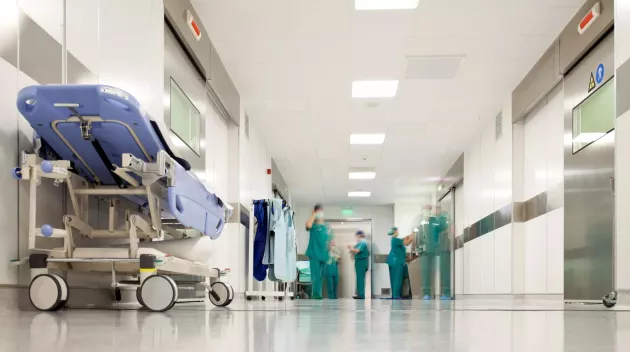 Blurred figures of people with medical uniforms in hospital corridor