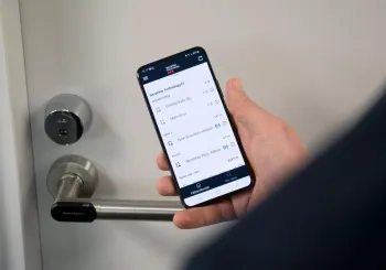 Accessing door with Securitas Flow application