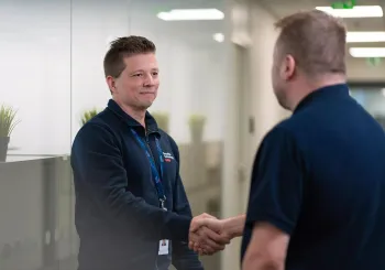 2024_SecTech_FI_Sales_shaking_hands_with_Customer