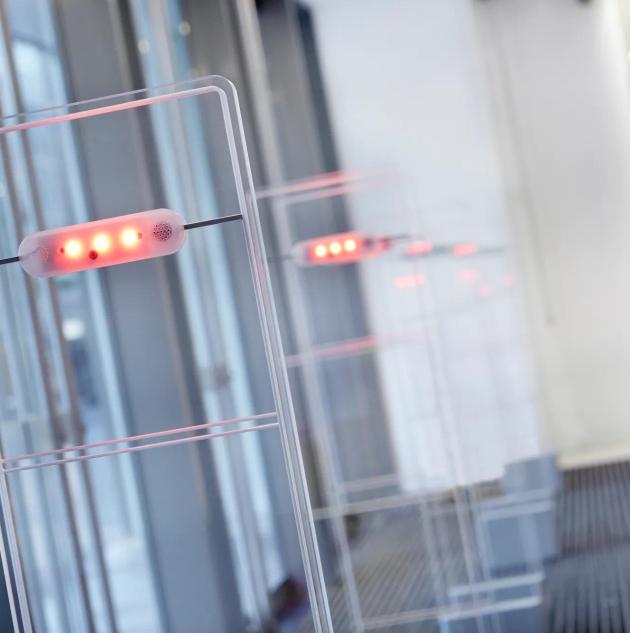Retail store exit, protected from theft by RFID reader gates