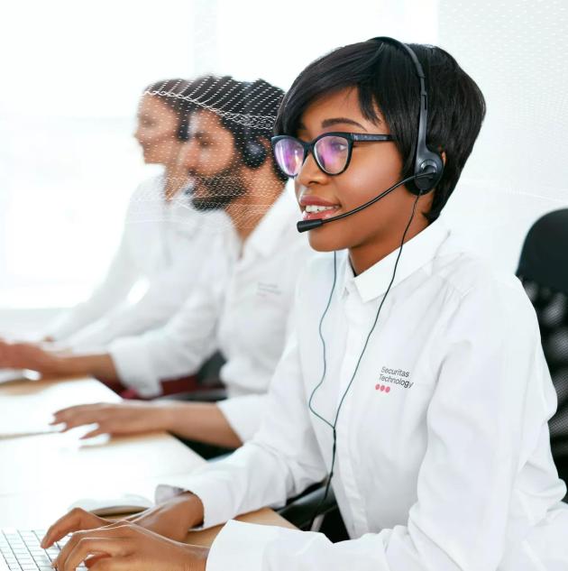 SecTech_2022_MonitoringEmployee_AdobeStock_213785398_DOTS_PURPLE_EDIT