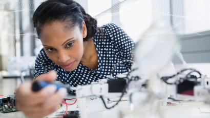 SecTech_2022_WomanWorkingOnTech_AdobeStock_434381958_Dot