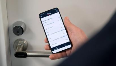 Accessing door with Securitas Flow application